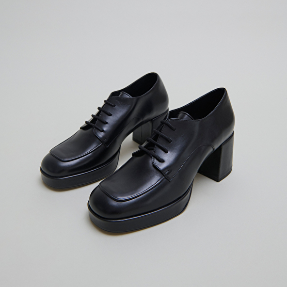Derbies à talons in black leather | VIVALDI