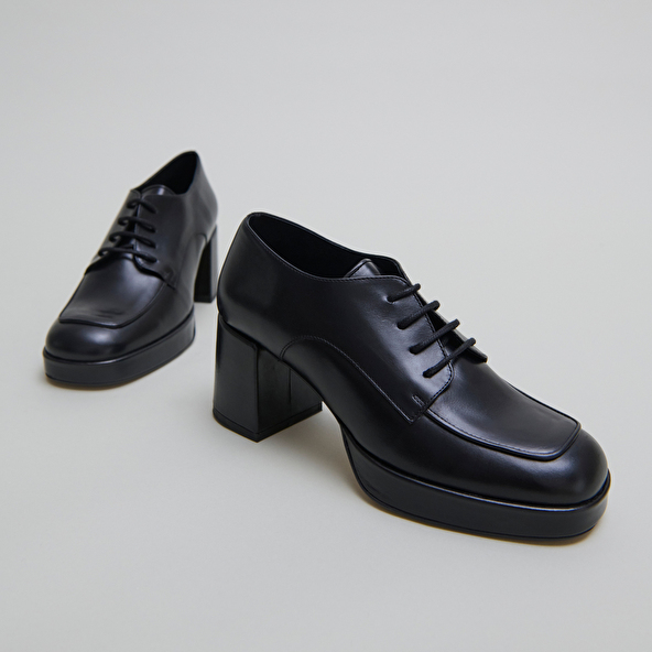 Derbies à talons in black leather | VIVALDI