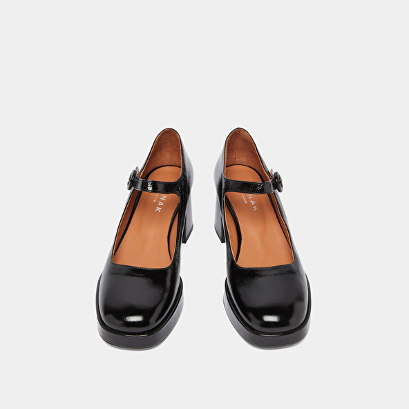 Babies with heels and unique straps in black shiny leather | VUELO