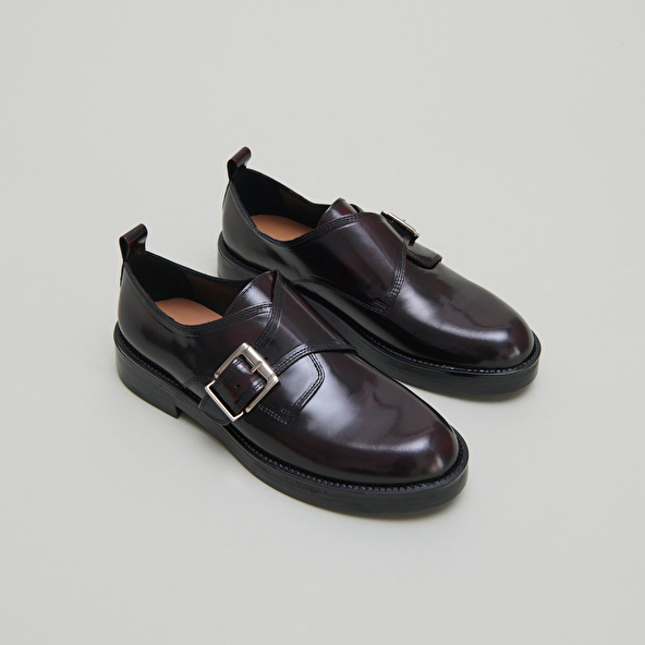 Derbies à boucles ajustables in burgundy patinated leather | ARCHIBALD