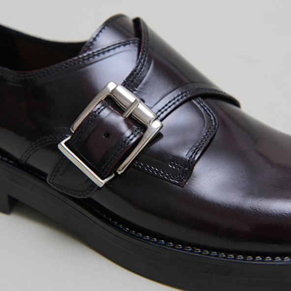 Derbies à boucles ajustables in burgundy patinated leather | ARCHIBALD