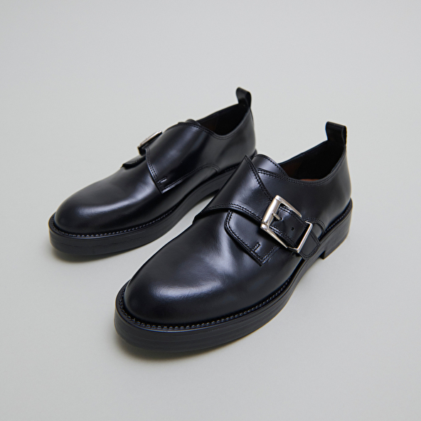 Derbies à boucles ajustables in black glazed leather | ARCHIBALD