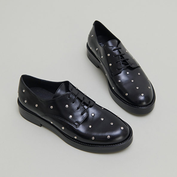 Derbies à détails argentés in black leather | ASTOU