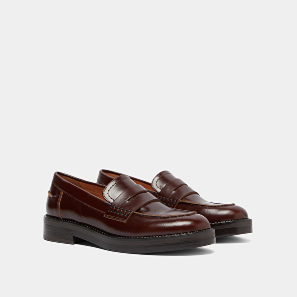 Round-toed loafers in brown leather | MIRNA