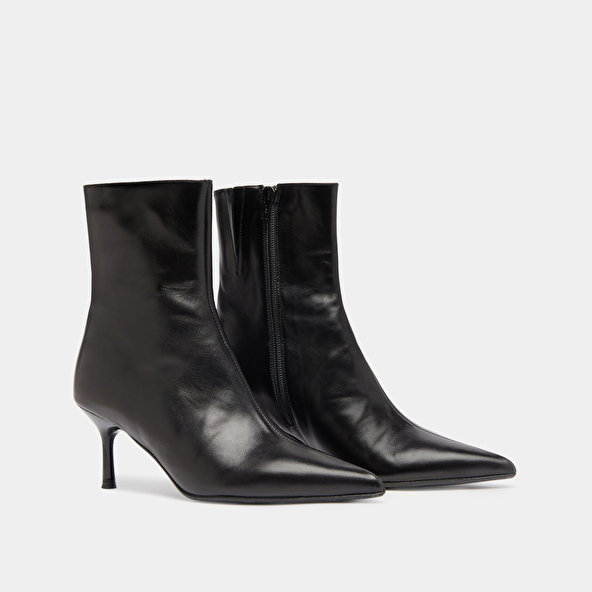 Pointed-toe ankle boots in black leather | DIEM