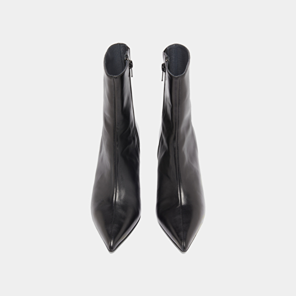 Pointed-toe ankle boots in black leather | DIEM