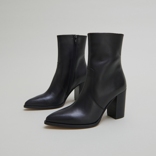 Bottines à talons in black leather | PERLE