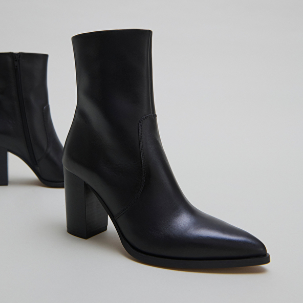 Bottines à talons in black leather | PERLE