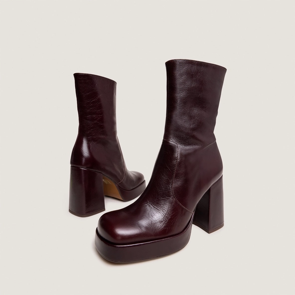 Heeled ankle boots with square toes in chocolate distressed leather | BEN