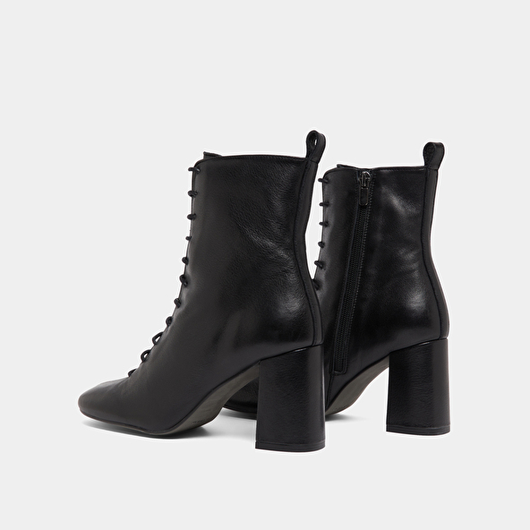 Bottines &agrave; talons et &agrave; lacets in black leather | BOSE