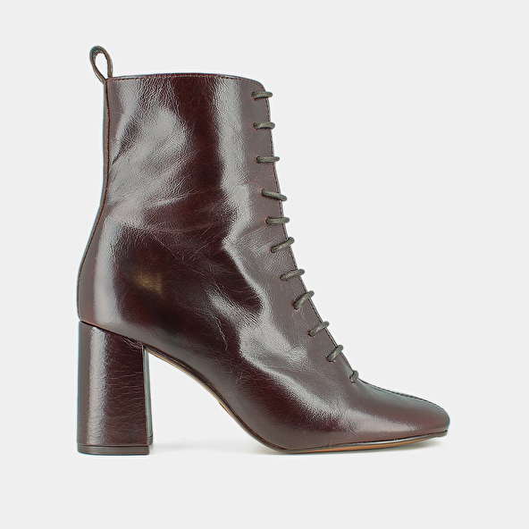 Bottines &agrave; talons et &agrave; lacets in chocolate distressed leather | BOSE