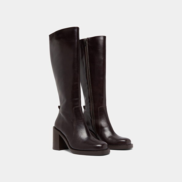 Boots with overflowing heels in dark brown leather | BRETZEL