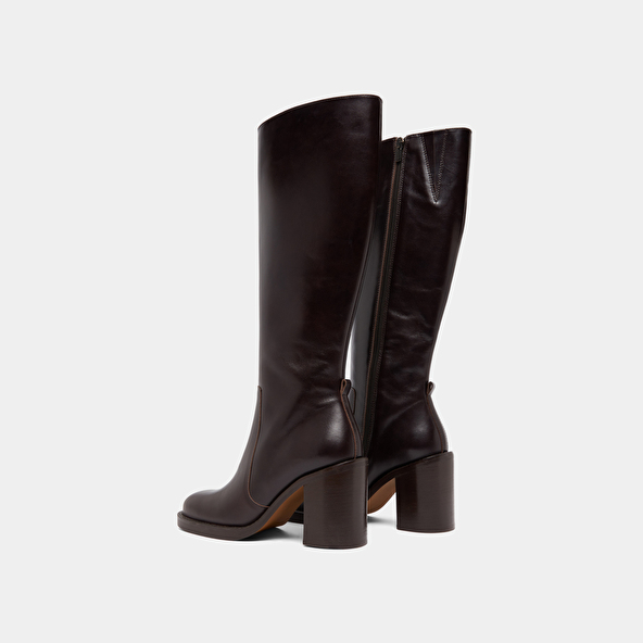 Boots with overflowing heels in dark brown leather | BRETZEL