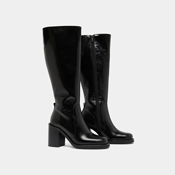 Boots with overflowing heels in black leather | BRETZEL