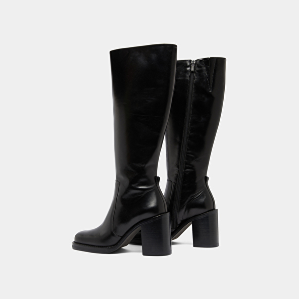 Boots with overflowing heels in black leather | BRETZEL