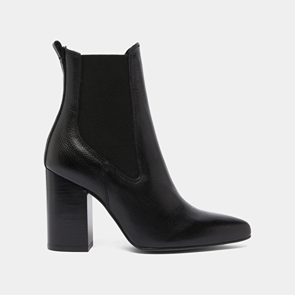 Bottines &agrave; talons et bouts pointus in black grained leather | BROOK