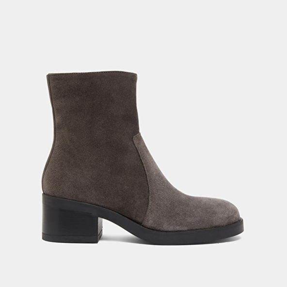Boots à talons droits in grey suede | BUENA