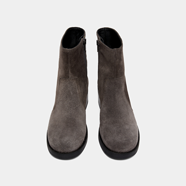 Boots à talons droits in grey suede | BUENA