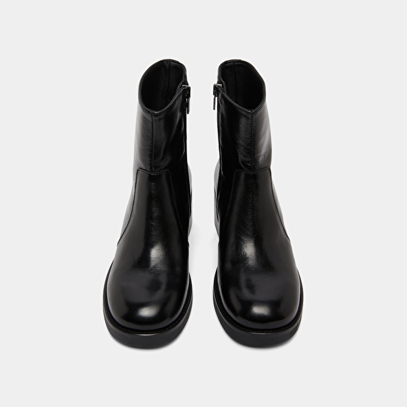 Boots à talons droits in black distressed leather | BUENA