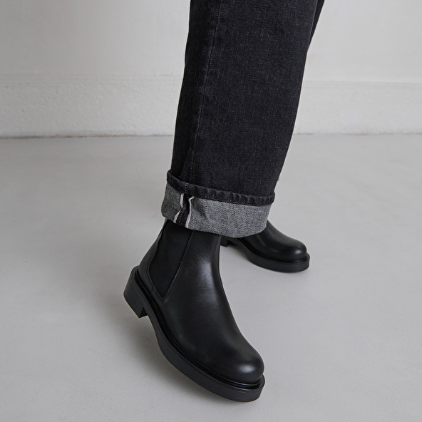 Boots à élastiques in black leather | MELANIE