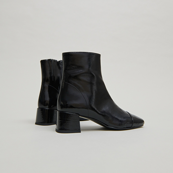 Ankle boots with zips in black pleated patent leather | DOMENICA