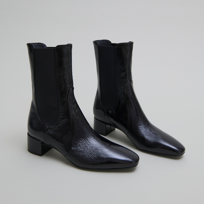 Bottines &agrave; larges &eacute;lastiques in black shiny leather | DOXI