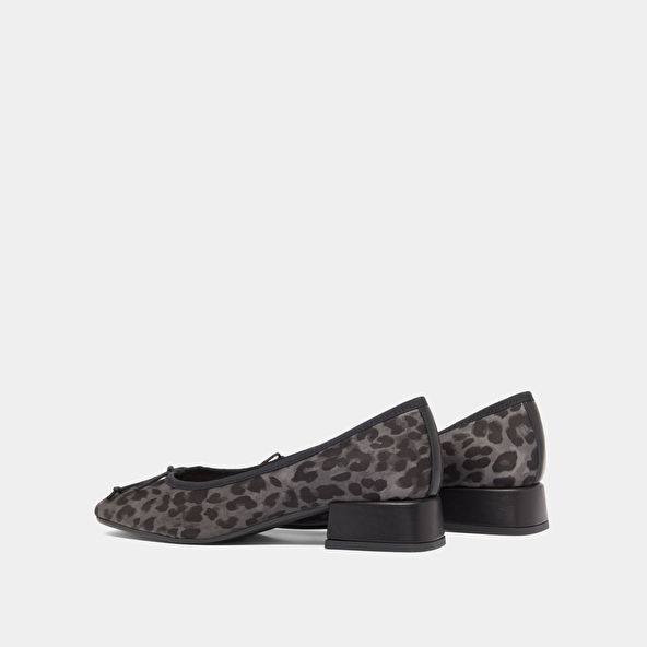 Ballerines à petits talons in gray leopard | DYBIL