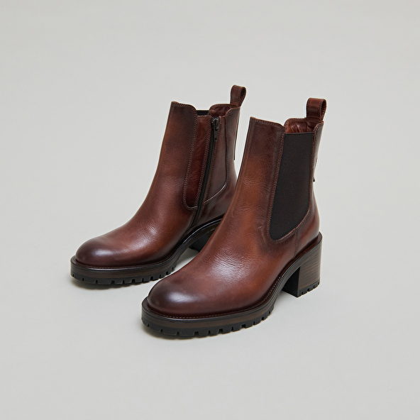 Lowboots with elastic bands in cognac patinated leather | CECILE