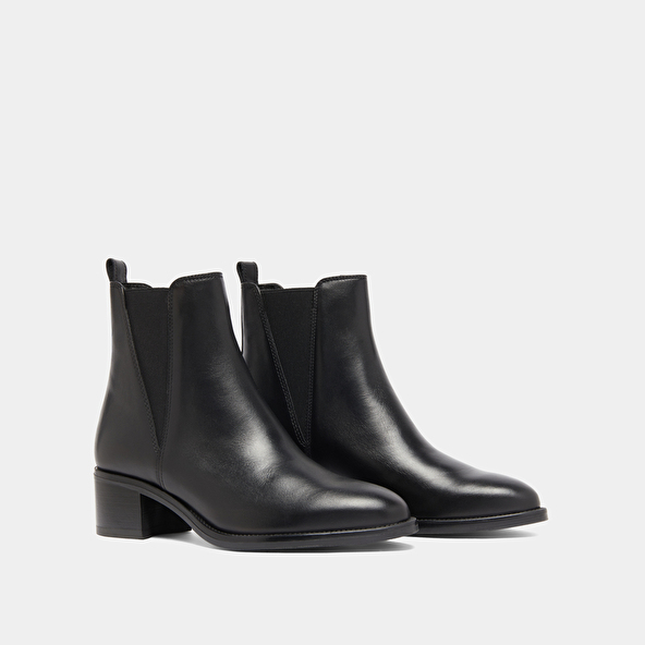 Bottines à élastiques triangulaires in black leather | CHILO