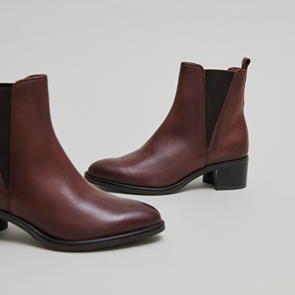 Bottines à élastiques triangulaires in cognac patinated leather | CHILO