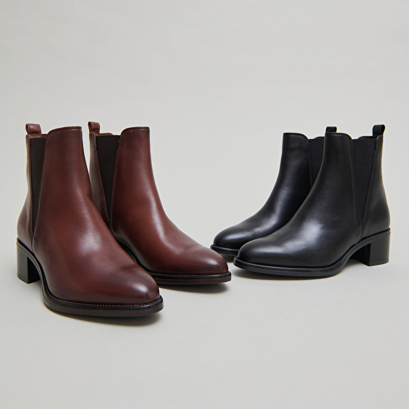 Bottines à élastiques triangulaires in cognac patinated leather | CHILO