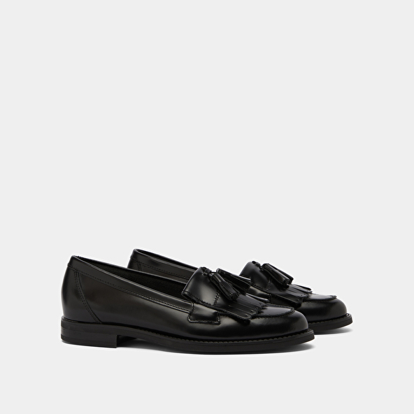 Mocassins à glands in black glazed leather | NELLE