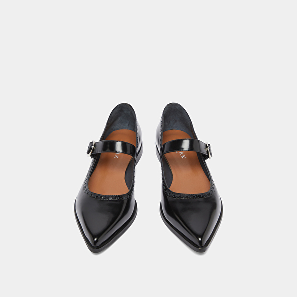Ballet flats with pointed toes in black glazed leather | DEMIA