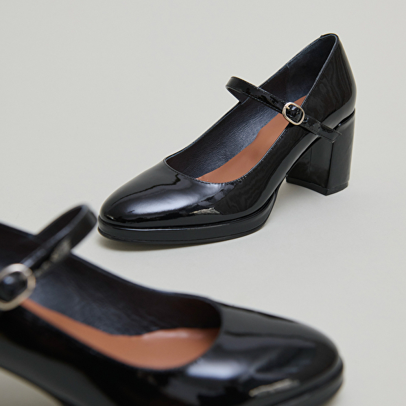 Babies à talons in black patent | DEBRE