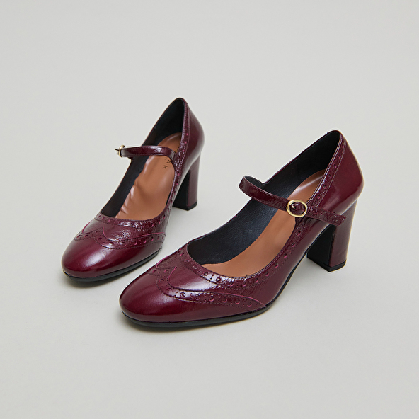 Babies à talons et détails perforés in burgundy shiny leather | DIRIOS
