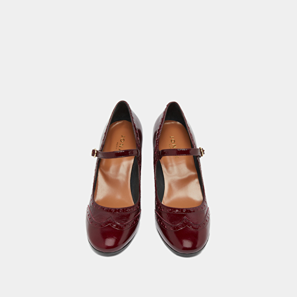 Babies à talons et détails perforés in burgundy shiny leather | DIRIOS