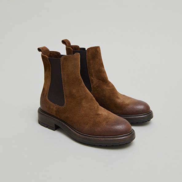 Lowboots with elastic straps and notched soles in cognac suede | CELINA