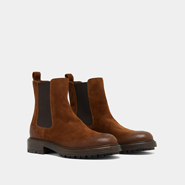 Lowboots with elastic straps and notched soles in cognac suede | CELINA