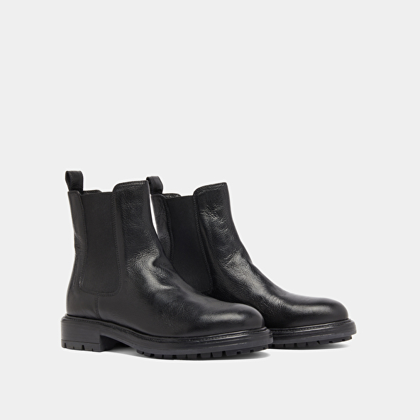 Lowboots with elastic straps and notched soles in black grained leather | CELINA