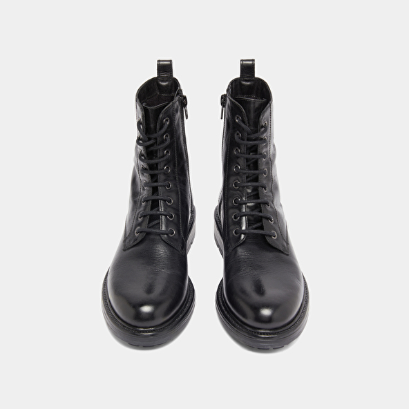 Lowboots with laces and notched soles in black leather | CELIMENE
