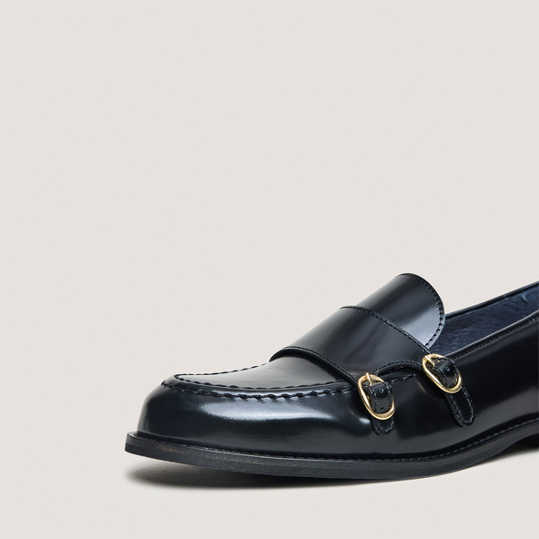 Loafers with adjustable buckles in black glazed leather | DRIZZA