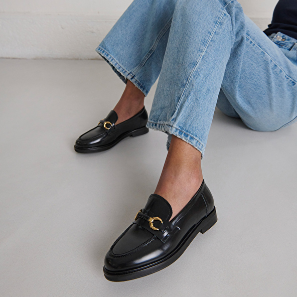 Loafers with gold bits in black glazed leather | DROP