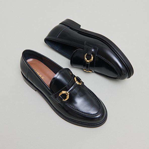 Loafers with gold bits in black glazed leather | DROP