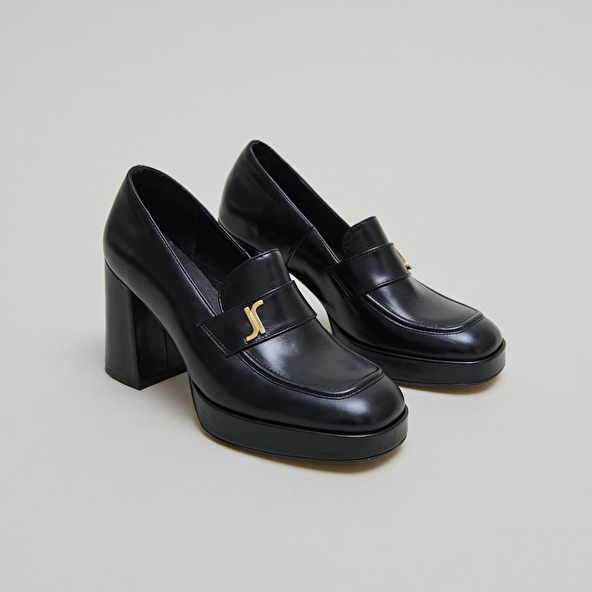 Monogrammed loafers in black leather | VIOLON