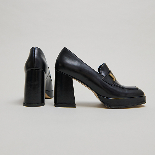 Monogrammed loafers in black leather | VIOLON