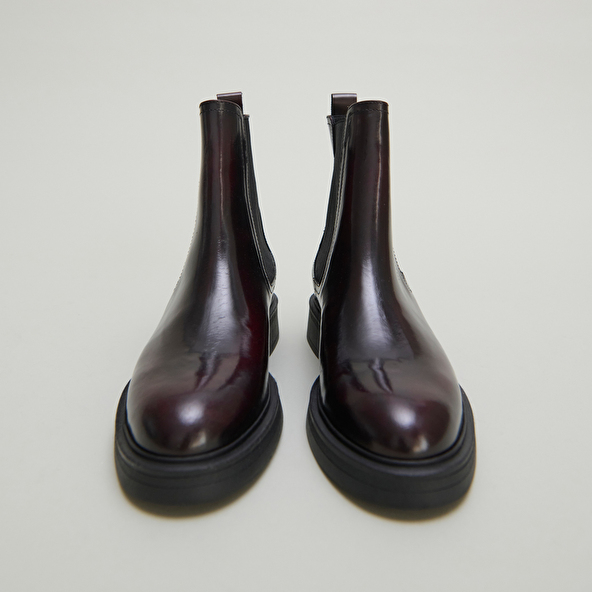 Lowboots with pointed toes in burgundy patinated leather | AGEN
