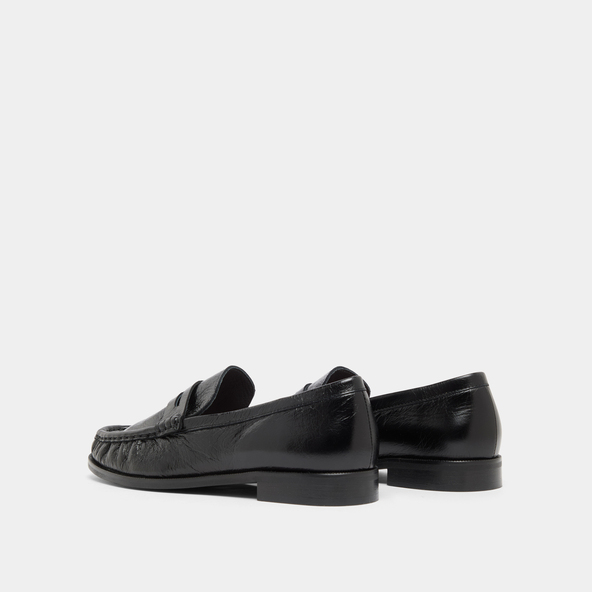 Round-toed loafers in black distressed leather | DELICE