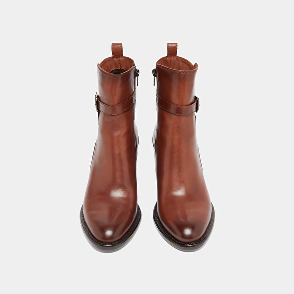 Bottines à talons et boucles in cognac patinated leather | CAJOU