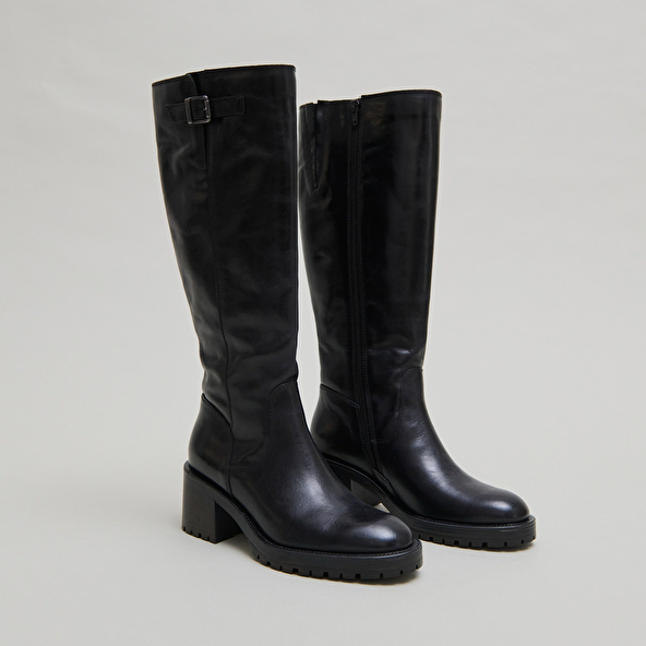 Bottes à semelles crantées in black leather | CECILIEN