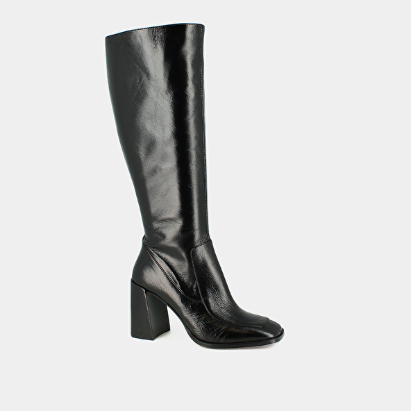 Square-toe high boots in black distressed leather calf size M | VAUBANE
